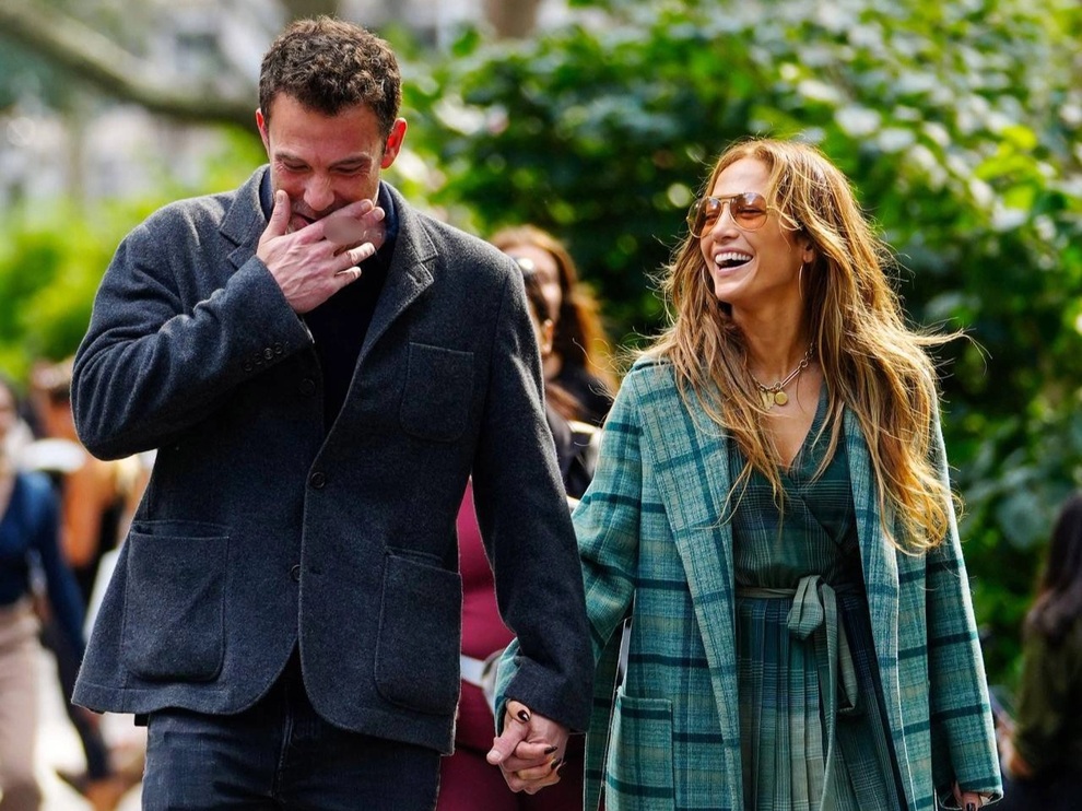 Jennifer Lopez và Ben Affleck đốt mắt trên phố thu New York - 3 Jennifer Lopez và Ben Affleck đốt mắt trên phố thu New York - 3