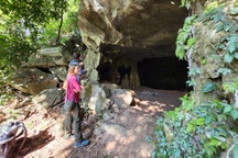 Lạ lùng 3 ngôi mộ cổ với hài cốt nằm co trong hang động ở Ninh Bình