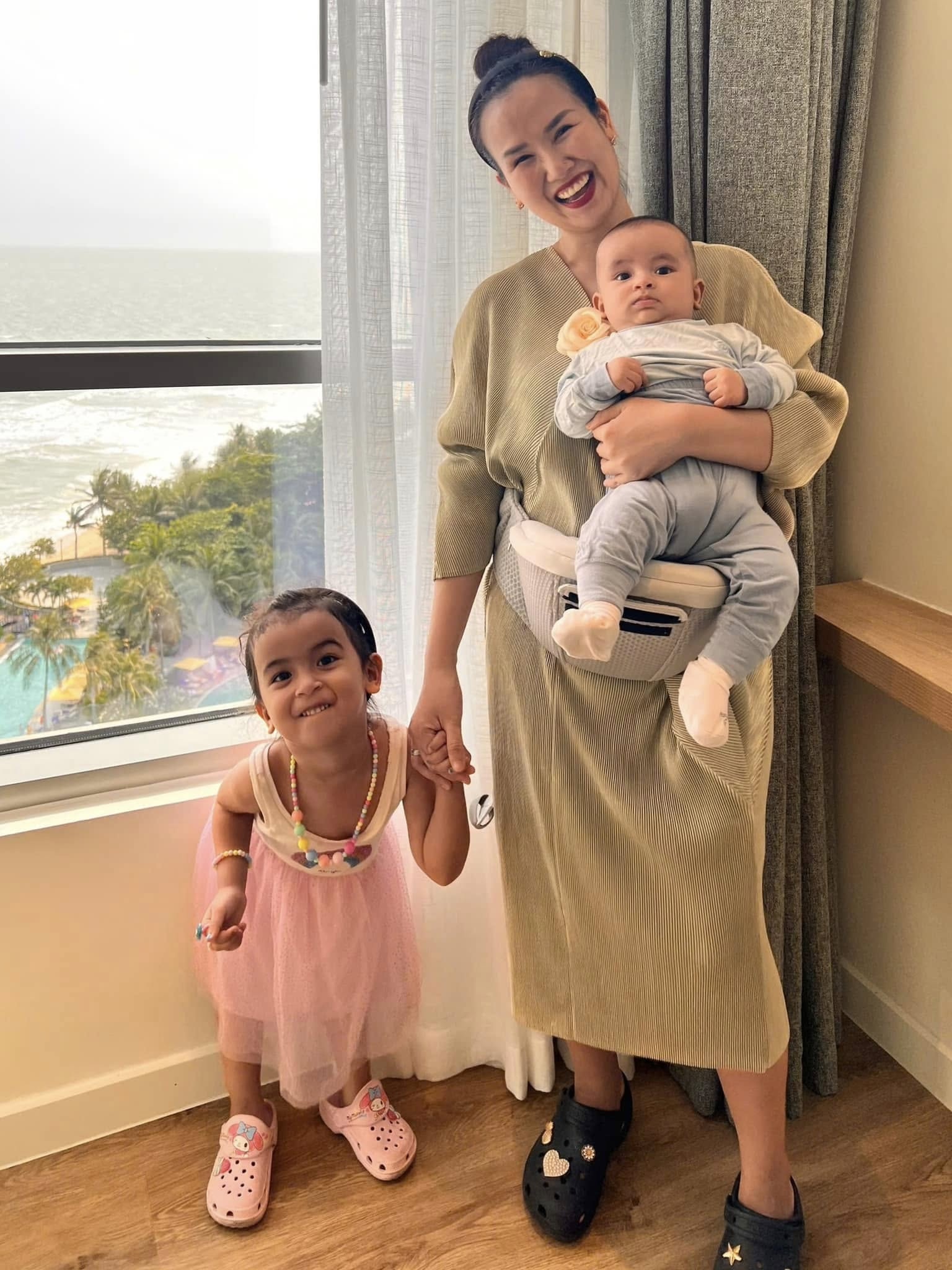Võ Hạ Trâm: Viên mãn bên chồng Ấn Độ, gây sốt khi hát ca khúc 3 tỷ lượt xem - 7 Võ Hạ Trâm: Viên mãn bên chồng Ấn Độ, gây sốt khi hát ca khúc 3 tỷ lượt xem - 7