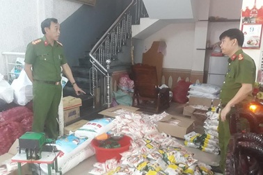 Phát hiện cơ sở sản xuất hàng ngàn gói hạt nêm, bột ngọt giả