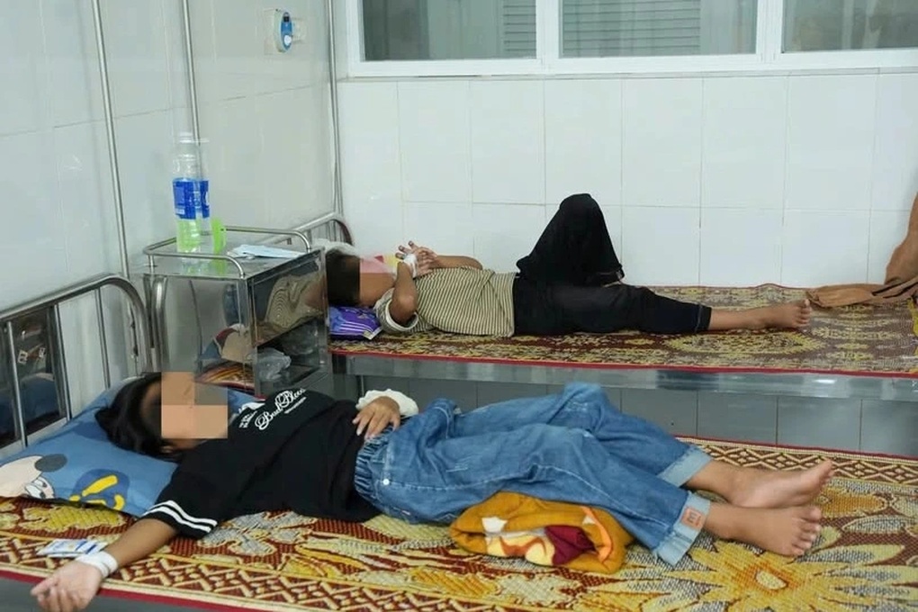 پس از بستری شدن ۴۰ دانشآموز در بیمارستان، تیمی برای بازرسی از آشپزخانههای مدارس تشکیل شد - ۲ Lập đoàn kiểm tra các bếp ăn trường học sau vụ 40 học sinh nhập viện - 2