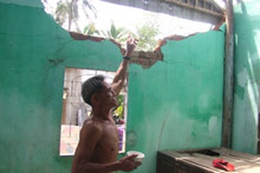 Kiểm điểm sai phạm cấp phát tiền cứu trợ sau bão Xangsane 