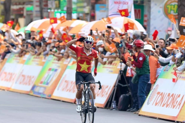 Tay đua Việt Nam vượt qua nhiều ngoại binh tại giải xe đạp toàn quốc 2024