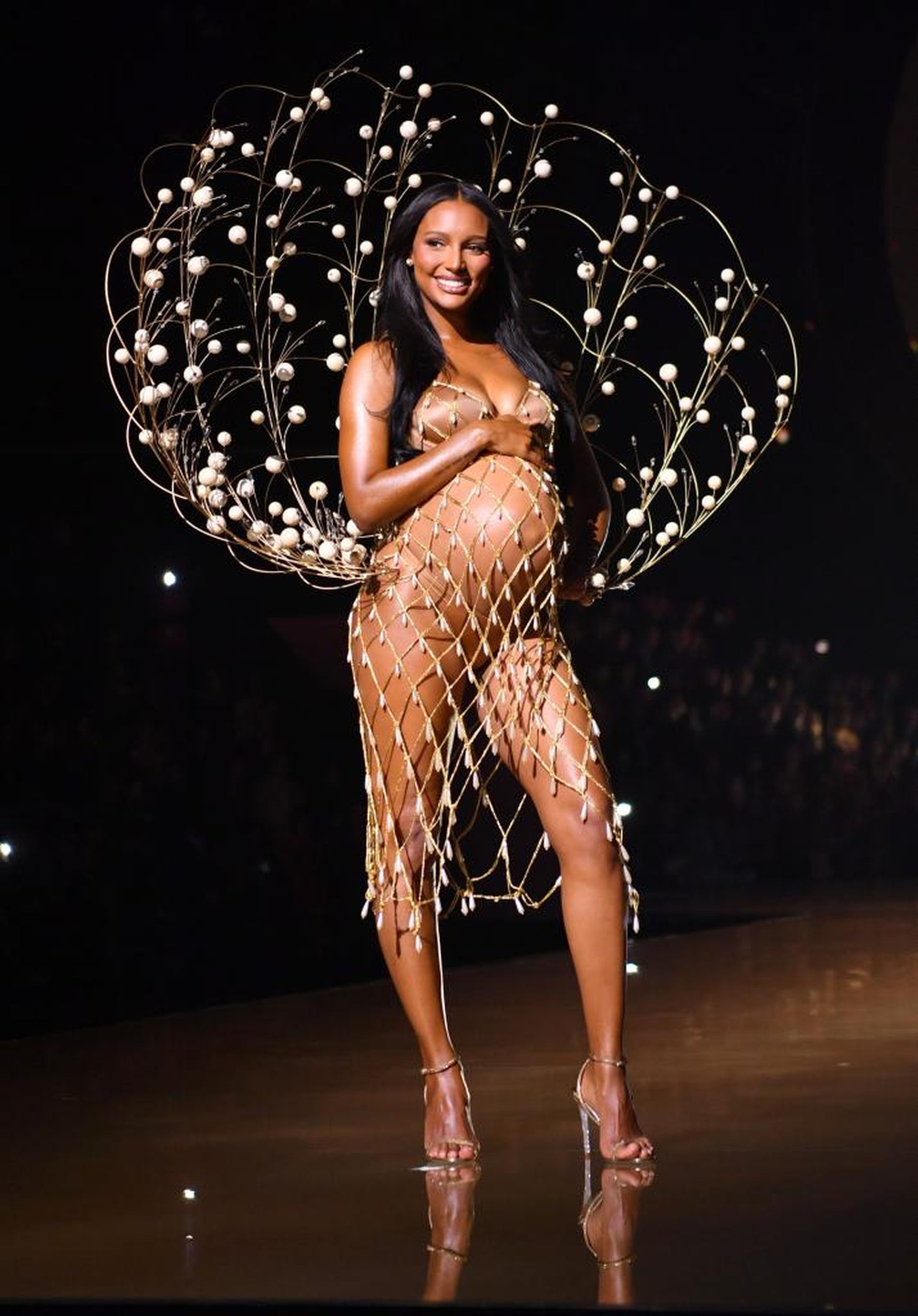 Dàn thiên thần nội y đình đám tái xuất tại Victoria’s Secret Fashion Show - 17 Dàn thiên thần nội y đình đám tái xuất tại Victoria’s Secret Fashion Show - 17