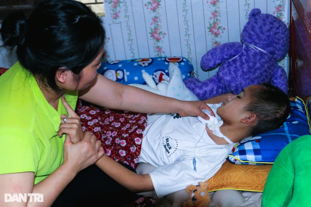 Sự sống mong manh của nữ sinh xinh đẹp sau vụ tai nạn kinh hoàng - 4 Sự sống mong manh của nữ sinh xinh đẹp sau vụ tai nạn kinh hoàng - 4