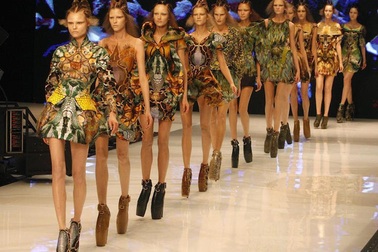 Góc khuất đáng sợ của việc người mẫu ép cân