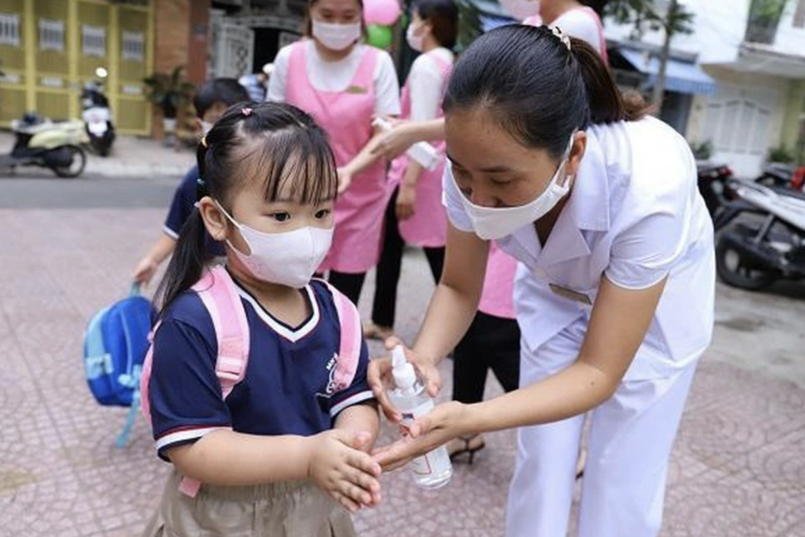 Trẻ mầm non HN trở lại trường: Chuyên gia chỉ cách phòng lây nhiễm - 1 Trẻ mầm non HN trở lại trường: Chuyên gia chỉ cách phòng lây nhiễm - 1