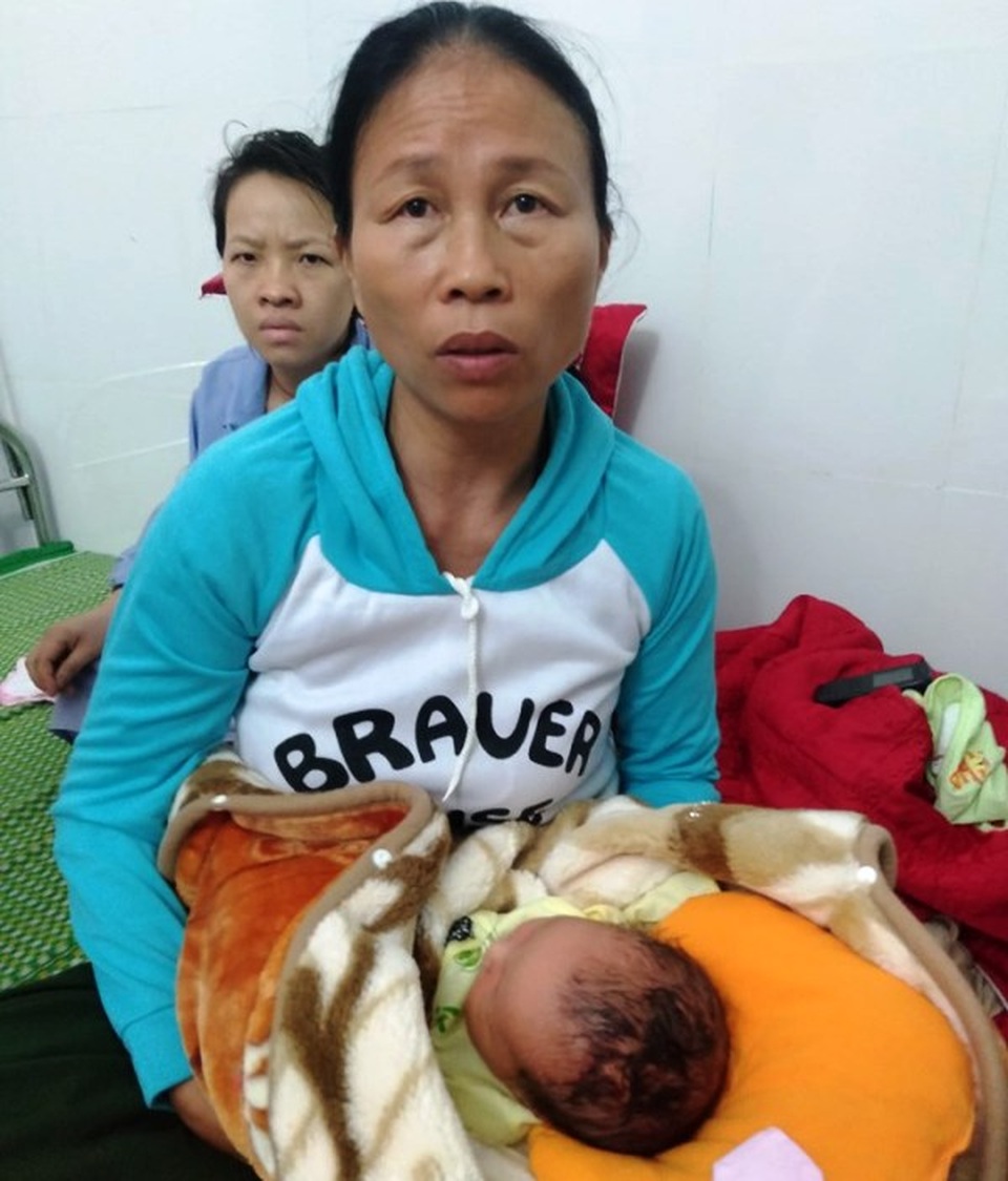 Bác sĩ làm rách đầu trẻ sơ sinh sau mổ đẻ, phải khâu 6 mũi - 2 Bác sĩ làm rách đầu trẻ sơ sinh sau mổ đẻ, phải khâu 6 mũi - 2
