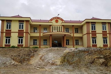 Công sở gần 6 tỷ đồng bỏ hoang vì... không có điện