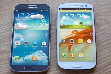 Hình ảnh Galaxy S4 "đọ dáng" với Galaxy S III