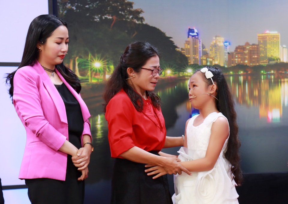 Vũ công 12 tuổi nghẹn ngào kể về tuổi thơ bị bỏng nặng, sống mặc cảm vì sẹo - 2 Vũ công 12 tuổi nghẹn ngào kể về tuổi thơ bị bỏng nặng, sống mặc cảm vì sẹo - 2
