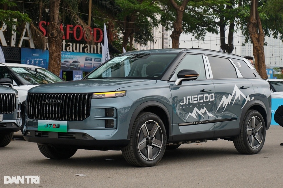 Loạt ô tô vừa ra mắt đã có ưu đãi, nhiều mẫu giảm gần trăm triệu - 1 Loạt ô tô vừa ra mắt đã có ưu đãi, nhiều mẫu giảm gần trăm triệu - 1