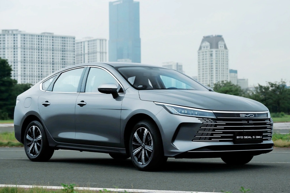 Loạt xe gầm thấp phổ thông mới về Việt Nam, liệu có làm nên chuyện? - 5