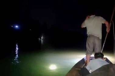 Bé trai 2 tuổi được tìm thấy tử vong dưới sông sau nhiều giờ mất tích