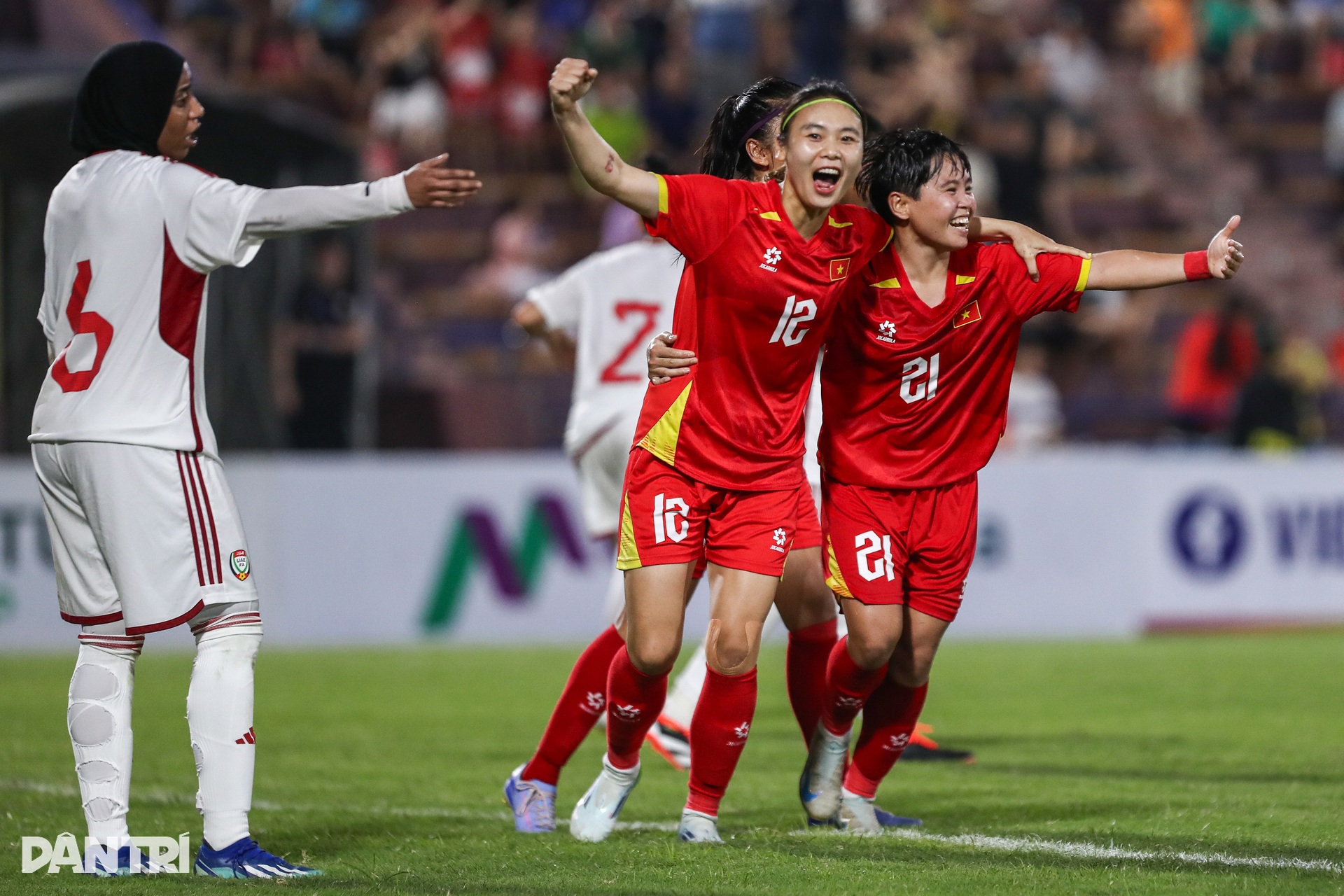 Đội tuyển nữ Việt Nam thắng đậm đối thủ UAE vượt trội về thể hình - 11 Đội tuyển nữ Việt Nam thắng đậm đối thủ UAE vượt trội về thể hình - 11