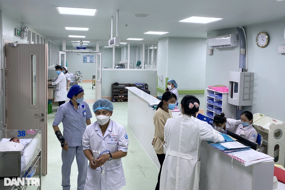 Mẹ góp từng đồng tìm nguồn sữa xuyên biên giới níu mạng con - 13 Mẹ góp từng đồng tìm nguồn sữa xuyên biên giới níu mạng con - 13