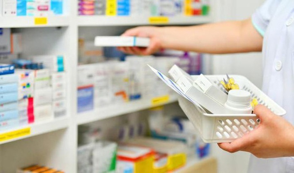 Phạt tiền, thu hồi giấy chứng nhận kinh doanh vì cố tình bán thuốc thành phẩm chui - 1