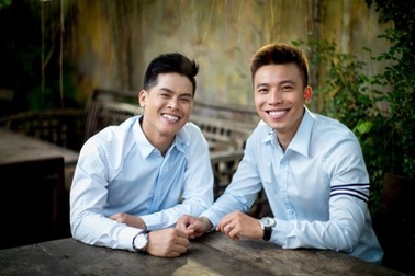 John Huy Trần chia sẻ về cuộc sống sau kết hôn cùng bạn đời đồng giới