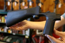 Tổng thống Trump yêu cầu cấm thiết bị độ súng