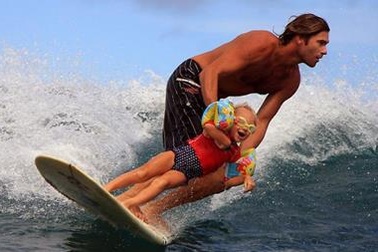 Những hình ảnh “bá đạo” khi bố trông con