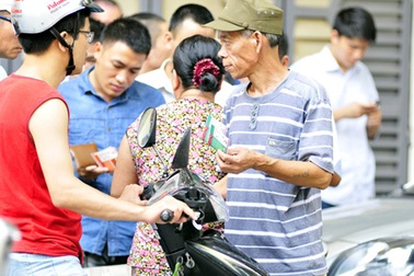 Giá vé chợ đen trận tuyển Việt Nam-Arsenal giảm mạnh