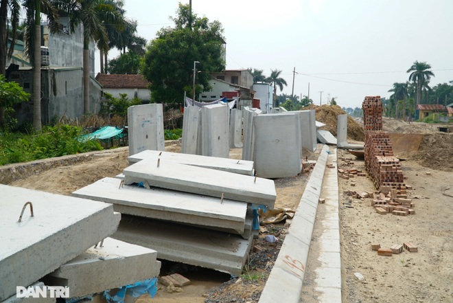 Cận cảnh đường nối ĐH Mỏ - Địa chất vào KCN Nam Thăng Long sắp hoàn thành - 5 Cận cảnh đường nối ĐH Mỏ - Địa chất vào KCN Nam Thăng Long sắp hoàn thành - 5