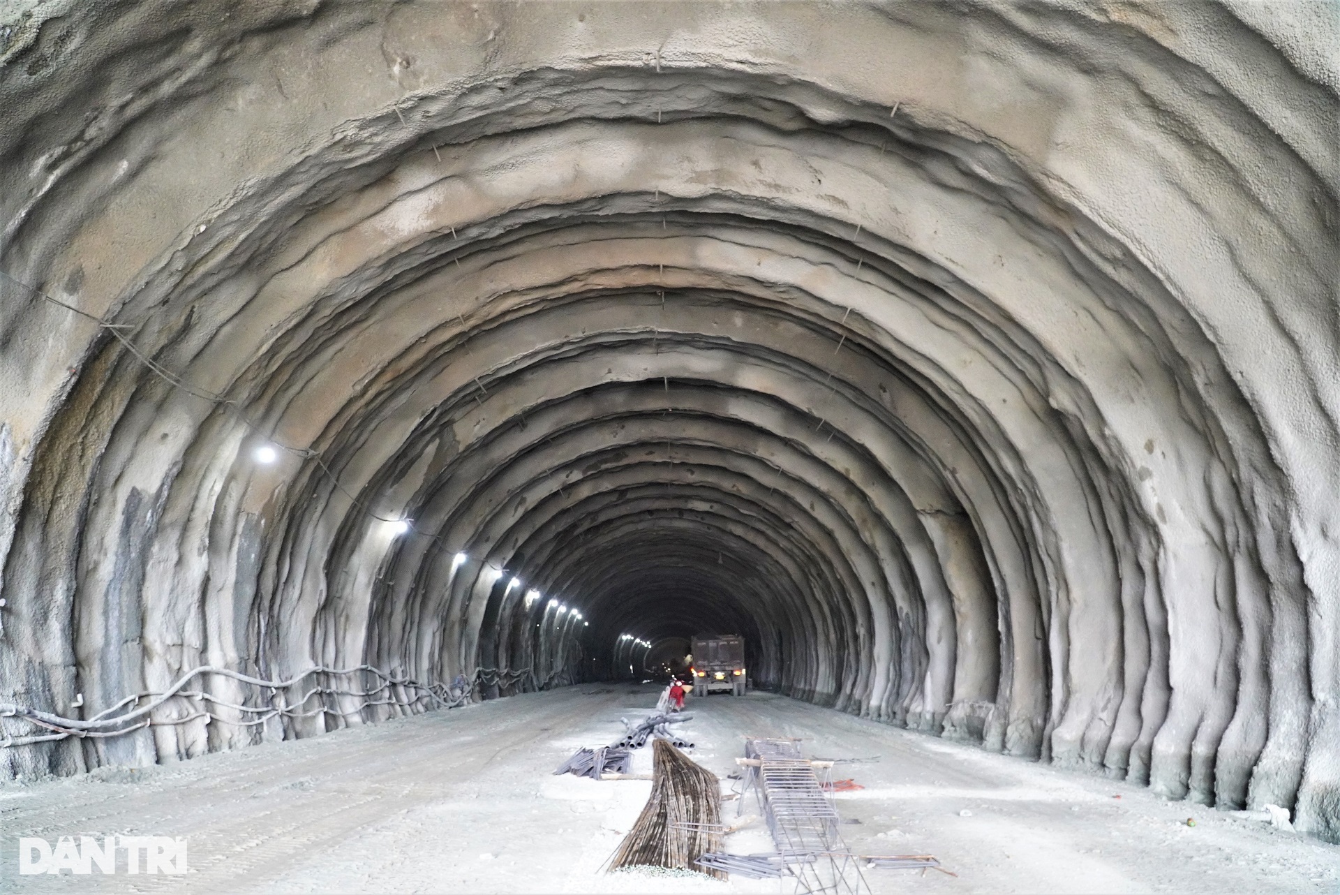 Công trường hầm xuyên núi duy nhất trên cao tốc Bắc - Nam qua Hà Tĩnh - 3