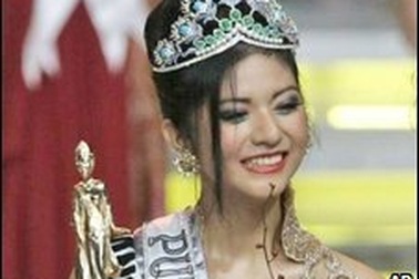 Hoa hậu Indonesia bị phản đối vì không mang khăn choàng đầu