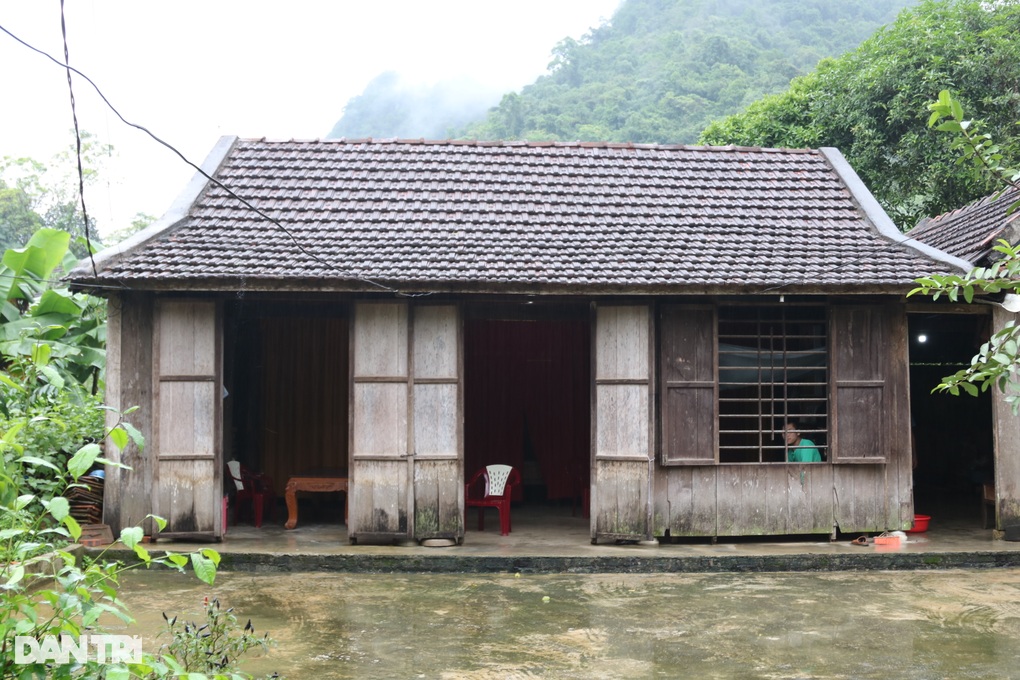 Vợ nằm liệt, 2 con thiểu năng la hét cả ngày, người chồng lặng lẽ gồng gánh - 1 Vợ nằm liệt, 2 con thiểu năng la hét cả ngày, người chồng lặng lẽ gồng gánh - 1