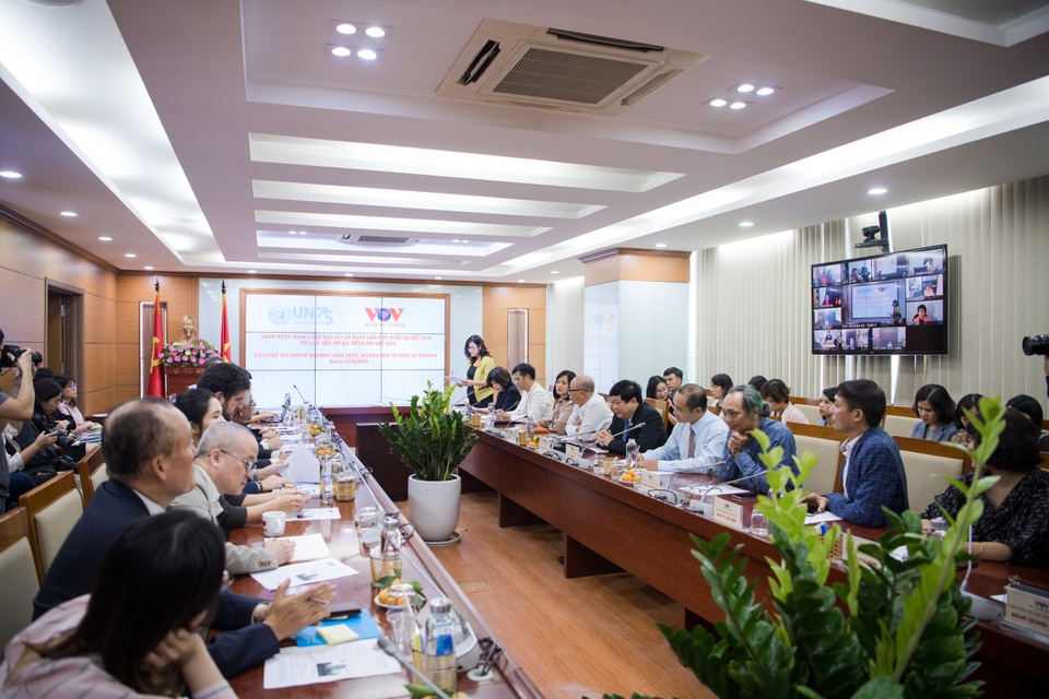 Đại diện 15 cơ quan Liên Hợp quốc tại Việt Nam đến thăm VOV - 1 Đại diện 15 cơ quan Liên Hợp quốc tại Việt Nam đến thăm VOV - 1