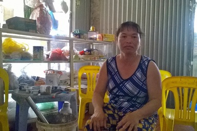 Vợ ông Chấn được “rửa mặt” tại làng quê