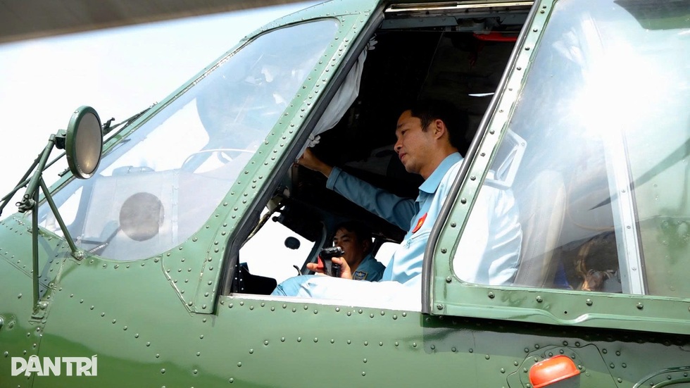 Tiết lộ đội hình bay kéo cờ lần đầu xuất hiện trên bầu trời Hà Nội cho 2/9 - 5 Tiết lộ đội hình bay kéo cờ lần đầu xuất hiện trên bầu trời Hà Nội cho 2/9 - 5