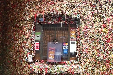 Bức tường nổi tiếng nhờ... bã kẹo cao su