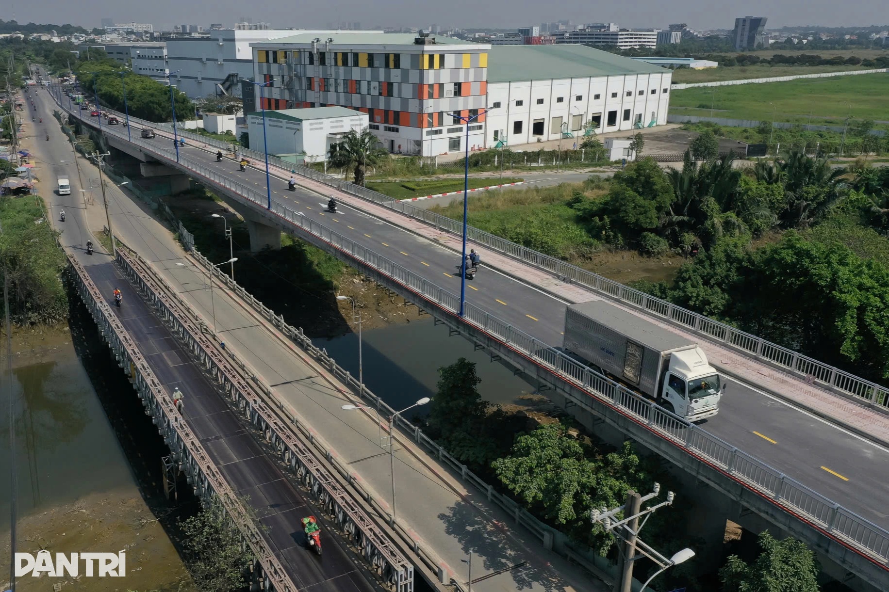Thông xe một nhánh cầu Tăng Long ở TPHCM, người dân hy vọng hết cảnh kẹt xe - 1