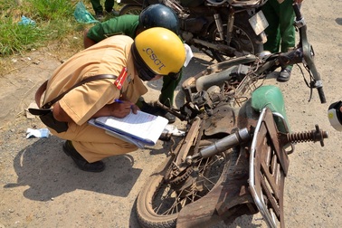 Một tháng tạm giữ hơn 2.700 xe “cà tàng”