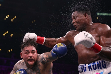 Andy Ruiz đấm gục "King Kong" nặng 107kg, giành quyền tranh đai WBC