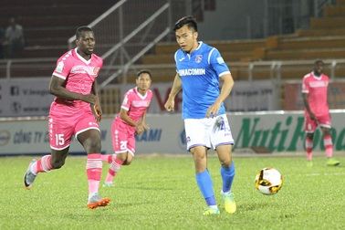 Than Quảng Ninh và B.Bình Dương chia điểm trong trận cầu có hai thẻ đỏ