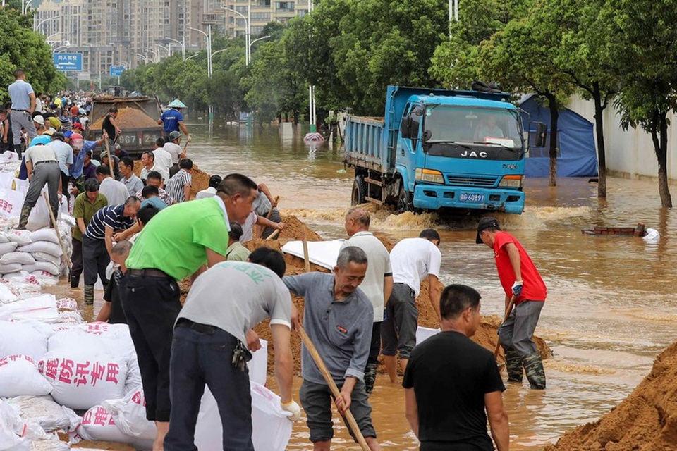 Lũ lụt nghiêm trọng nhất 3 thập kỷ tàn phá nhiều tỉnh thành ở Trung Quốc - 4 Lũ lụt nghiêm trọng nhất 3 thập kỷ tàn phá nhiều tỉnh thành ở Trung Quốc - 4