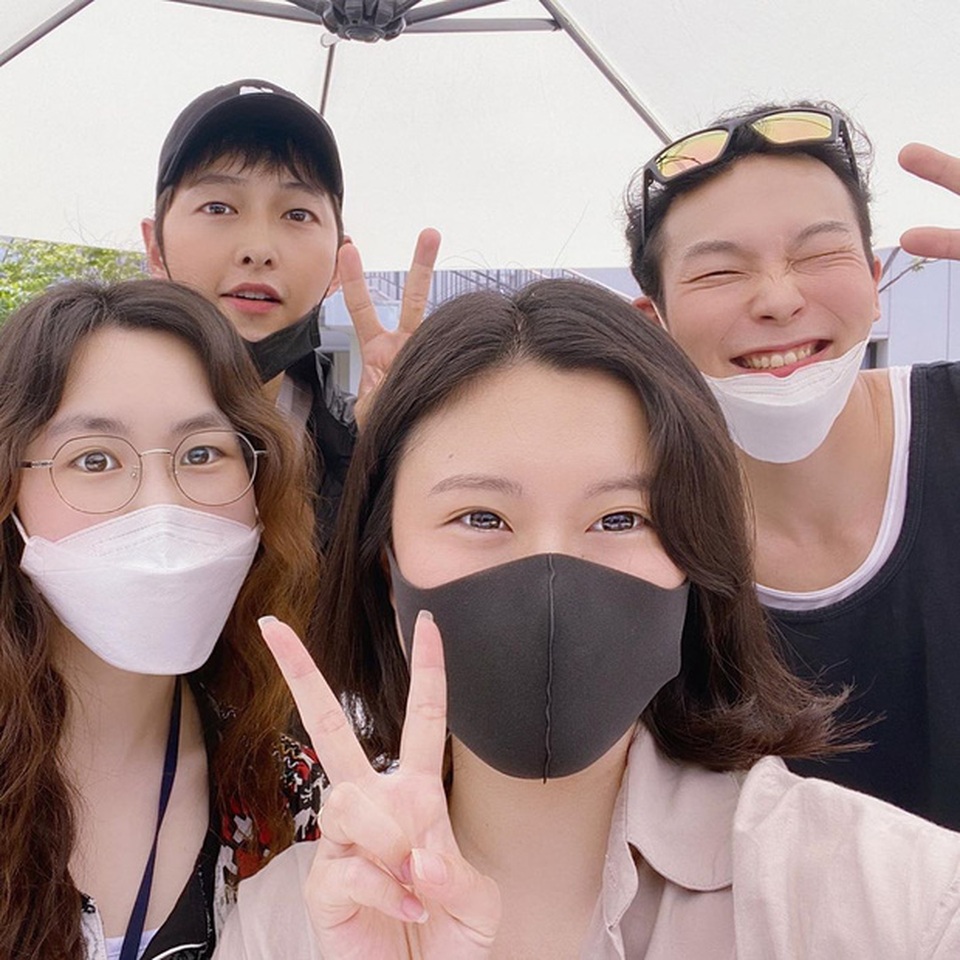 Song Joong Ki lộ diện sau tin đồn hò hẹn nữ luật sư - 2 Song Joong Ki lộ diện sau tin đồn hò hẹn nữ luật sư - 2