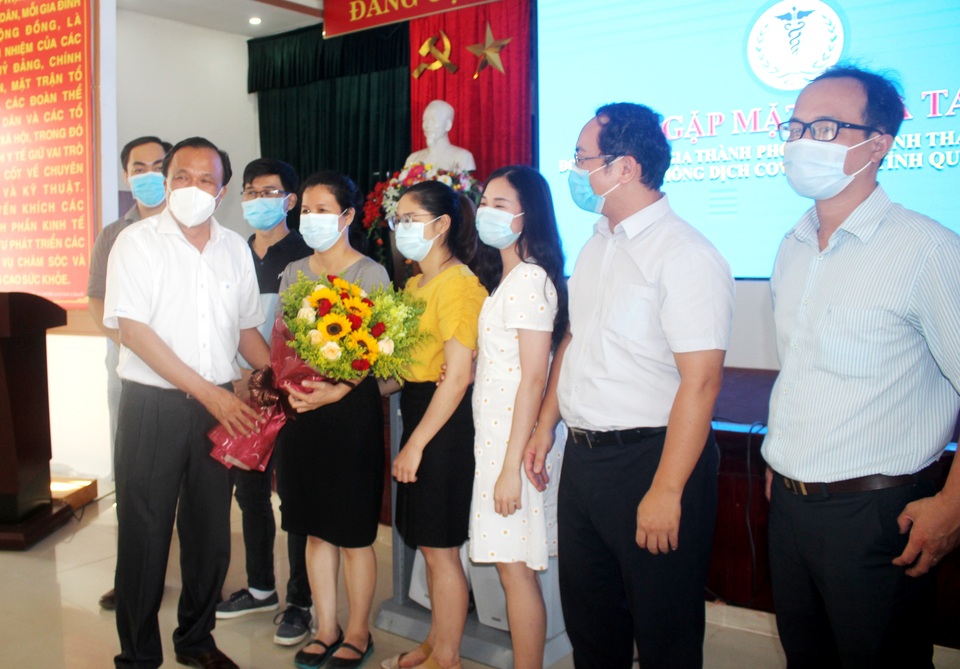 Đoàn bác sĩ TPHCM rút khỏi tâm dịch Quảng Nam - 1 Đoàn bác sĩ TPHCM rút khỏi tâm dịch Quảng Nam - 1