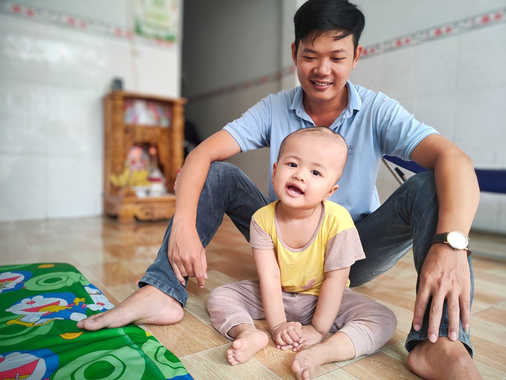 Bạn đọc Dân trí hỗ trợ bé gái bị u não ác tính hơn 250 triệu đồng - 3 Bạn đọc Dân trí hỗ trợ bé gái bị u não ác tính hơn 250 triệu đồng - 3