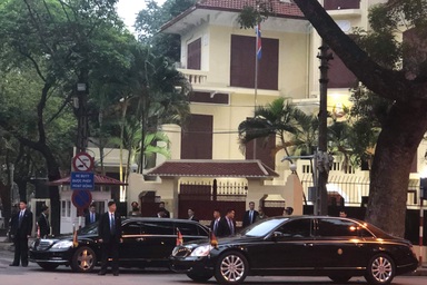 Ngắm cặp đôi xe Mercedes-Benz và Maybach chở anh em Chủ tịch Kim Jong-un