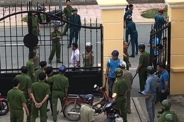 Kiểm sát viên và phóng viên bị hành hung ngay tại tòa