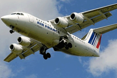 Máy bay Pháp hạ cánh khẩn vì nứt kính giữa không trung