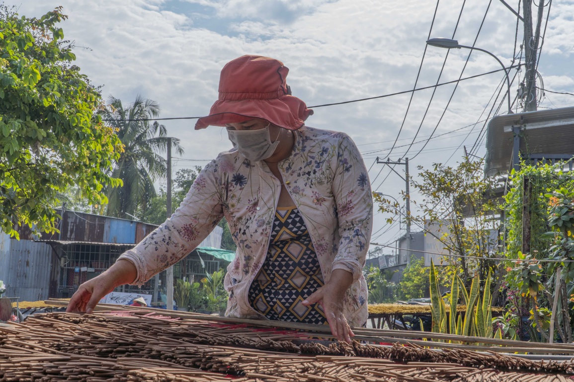 Tâm sự ứa nước mắt của công nhân làm nghề phục vụ cõi âm - 1 Tâm sự ứa nước mắt của công nhân làm nghề phục vụ cõi âm - 1