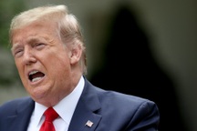 Ông Trump lệnh chính phủ Mỹ hạn chế mua hàng Trung Quốc