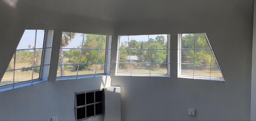 Dốc hết tiền tiết kiệm, anh thợ xây ở Campuchia làm nhà hình máy bay độc lạ - 6 Dốc hết tiền tiết kiệm, anh thợ xây ở Campuchia làm nhà hình máy bay độc lạ - 6