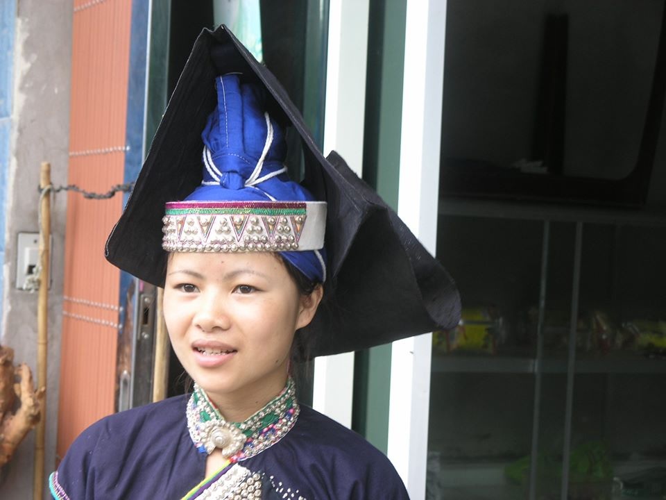 Vẻ đẹp độc đáo khăn mũ của phụ nữ vùng cao Tây Bắc - 3 Vẻ đẹp độc đáo khăn mũ của phụ nữ vùng cao Tây Bắc - 3