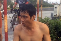 Người đàn ông bất chấp nguy hiểm, lao mình xuống biển cứu người