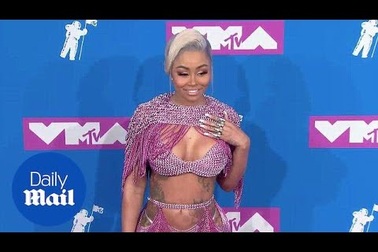 Blac Chyna diện váy hở bạo
